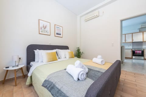 Bed, Bedroom, towels, air conditioner