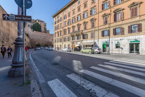 City view, Street view