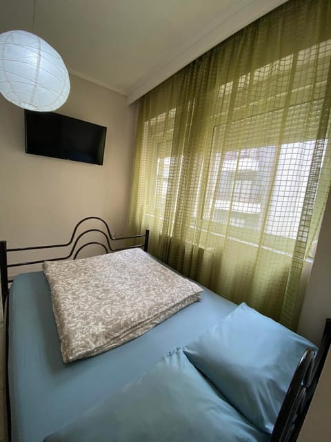 Bed, TV and multimedia, Photo of the whole room
