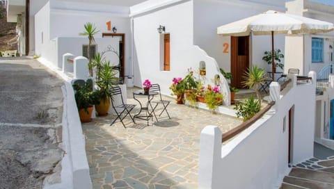 Property building, Facade/entrance, Balcony/Terrace