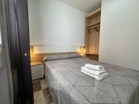 Bed, Photo of the whole room, towels, wardrobe