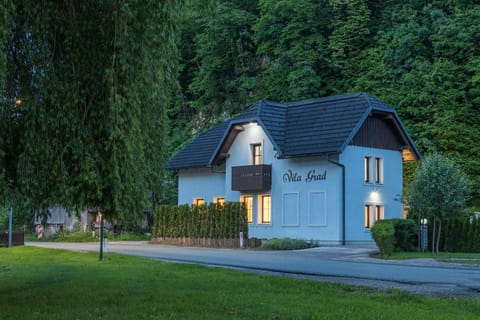 Property building, Facade/entrance, Garden