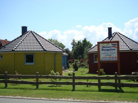 Ostseebungalow-Peters House in Mecklenburg-Vorpommern, Germany