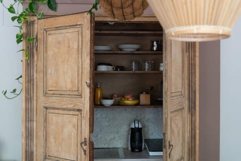 Decorative detail, Communal kitchen, Food
