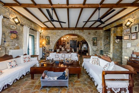 Restaurant/places to eat, Photo of the whole room, Seating area