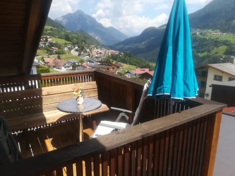 Balcony/Terrace, Mountain view