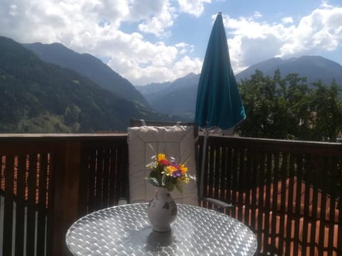 Balcony/Terrace, Mountain view