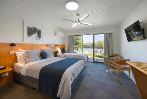 Bed, TV and multimedia, Beach, Beach, Bedroom, Sea view, Sea view