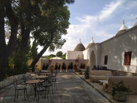 Property building, Garden, Balcony/Terrace