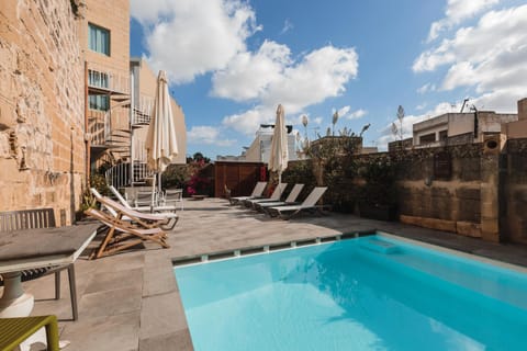 Swimming pool, Swimming pool
