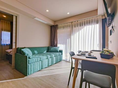 Living room, Dining area