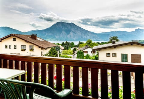 View (from property/room), Balcony/Terrace, Lake view, Mountain view