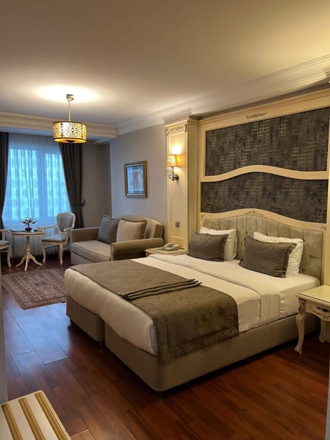 Bed, Photo of the whole room, Seating area, Bedroom
