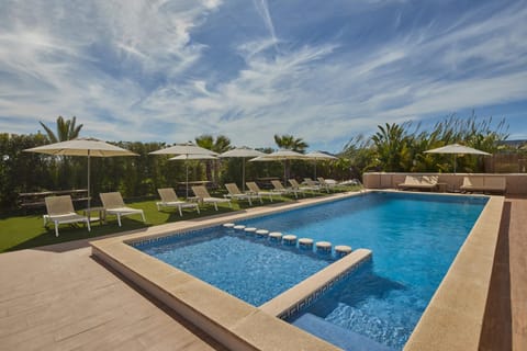 Day, Pool view, Swimming pool, sunbed