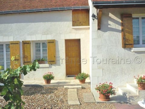 Gîte de charme à Amboise avec cour privée, proche des châteaux et vignobles, parfait pour 4 pers. - FR-1-381-55 House in Amboise