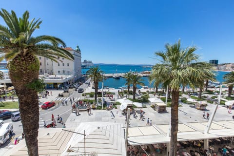 City view, Sea view