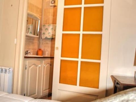 Gîte Médiéval Croglodytique à Loches avec Animaux Acceptés - FR-1-381-162 House in Loches