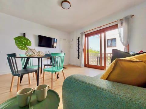 View (from property/room), Balcony/Terrace, Living room, Dining area
