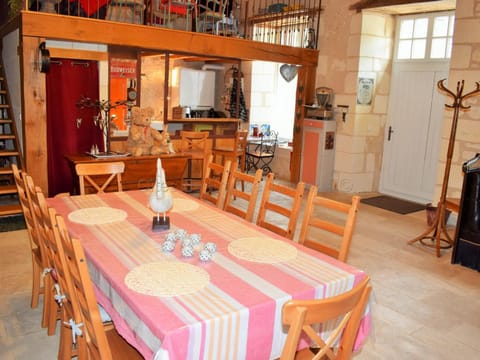 Gîte de Charme Rénové, Idéal Famille, Centre-Ville, WiFi, Parking Gratuit, Vélo Bienvenue - FR-1-381-268 House in Loches