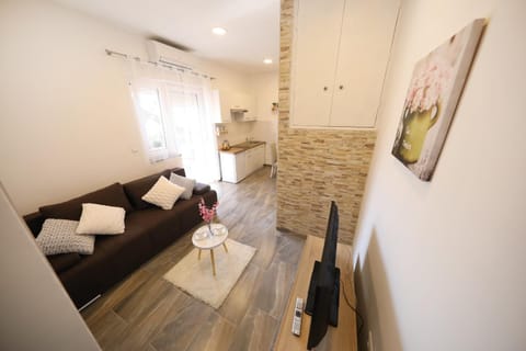 TV and multimedia, Living room, Decorative detail, Decorative detail, Seating area