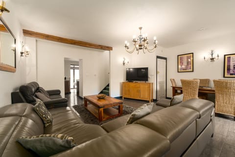 Communal lounge/ TV room