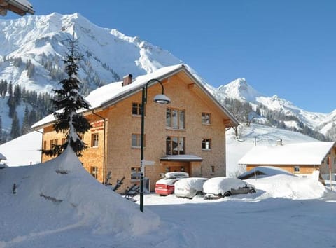Property building, Facade/entrance, Winter