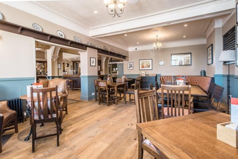 Restaurant/places to eat, Lunch, Dinner, Alcoholic drinks, Non alcoholic drinks