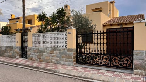 Precioso chalet en la playa de Tavernes de la Valldigna House in Ribera Baixa