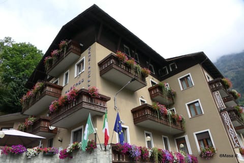 Hotel Genzianella Hotel in Chiesa In Valmalenco