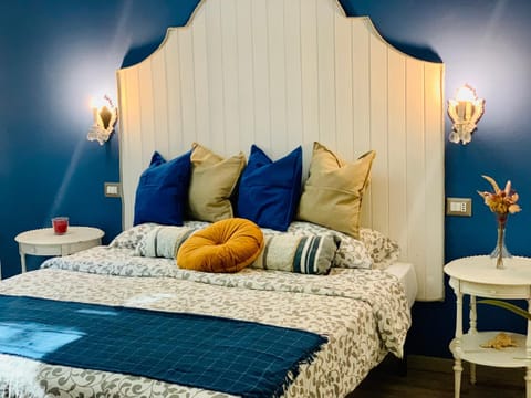 Bed, Decorative detail, Bedroom, Family
