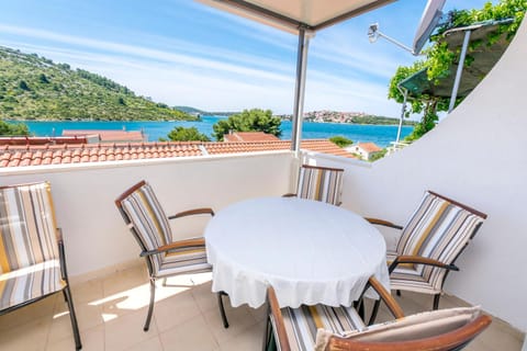 Day, View (from property/room), Balcony/Terrace, Seating area, Sea view