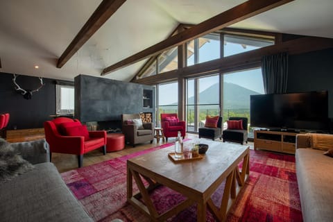 Communal lounge/ TV room, Living room, Seating area