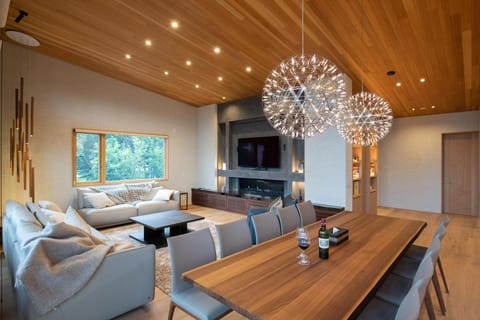 TV and multimedia, Kitchen or kitchenette, Living room, Photo of the whole room, Decorative detail, Dining area