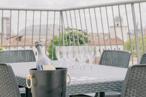 M14 SkyView City Center Apartment in Padua