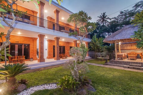 Property building, Facade/entrance, Garden