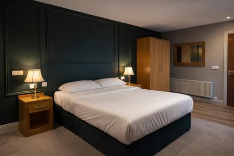 Bed, Photo of the whole room, Bedroom, wardrobe