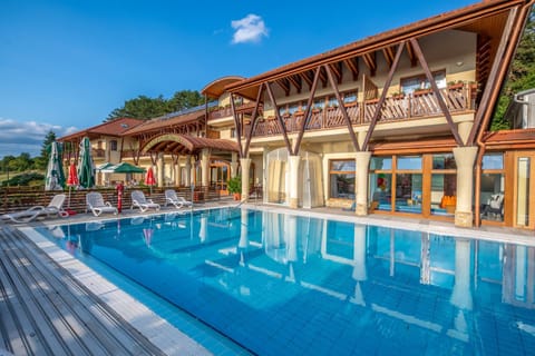 Property building, Day, Swimming pool