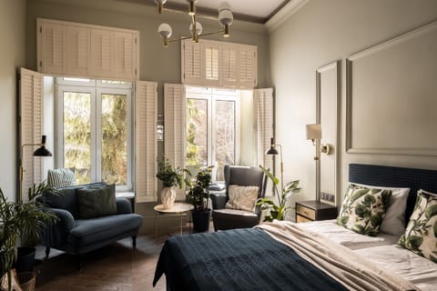 Bed, View (from property/room), View (from property/room), Photo of the whole room, Seating area, Bedroom, Garden view, Inner courtyard view