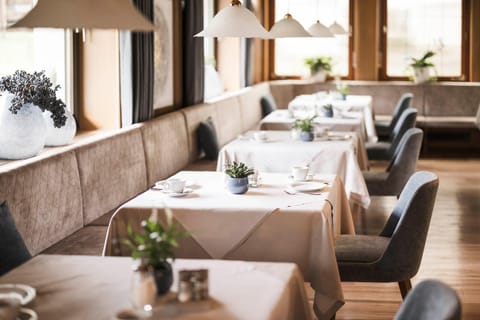 Dining area, Breakfast