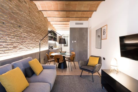 TV and multimedia, Living room, Photo of the whole room, Seating area, Dining area