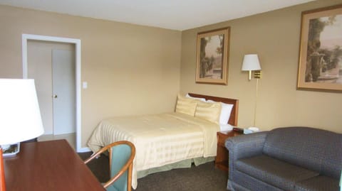 Bed, Seating area