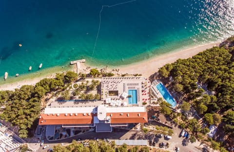Property building, Nearby landmark, Day, Natural landscape, Bird's eye view, Beach, City view, Pool view, Sea view, Swimming pool