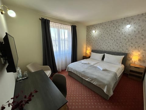 Bed, TV and multimedia, Area and facilities, room service, towels