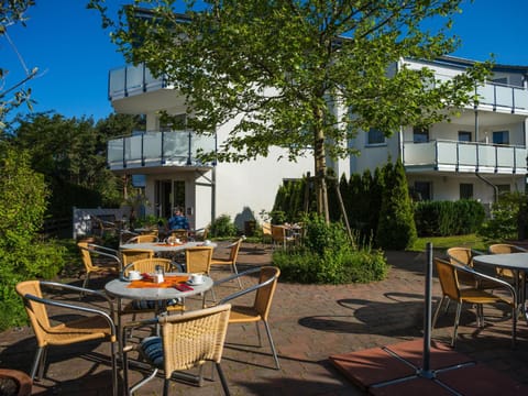 Restaurant/places to eat, Garden, Breakfast