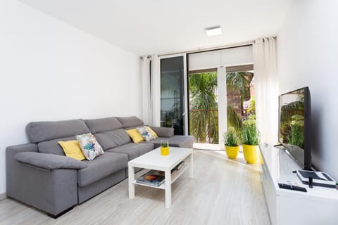 Communal lounge/ TV room, Seating area, Garden view