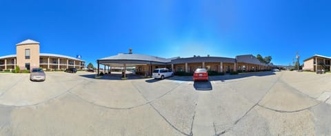 Facade/entrance, Spring, Summer, On site