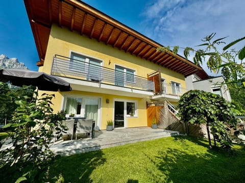 Property building, Day, Garden, Garden, Balcony/Terrace, Balcony/Terrace, Garden view
