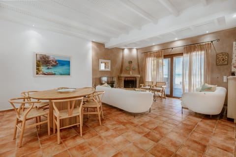 TV and multimedia, Living room, Dining area