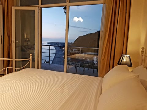 Summer, View (from property/room), Photo of the whole room, Decorative detail, Sea view, Sunset