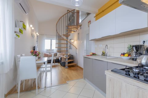 Kitchen or kitchenette, Living room, Photo of the whole room, Seating area, Dining area